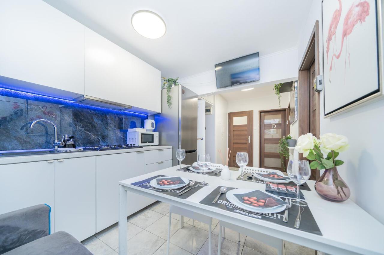 Unit Rooms Warszawa By Metro Rondo Onz Short Rent Idealne Pokoje Na Nocleg W Warszawie Esterno foto