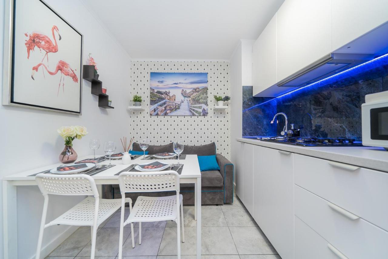 Unit Rooms Warszawa By Metro Rondo Onz Short Rent Idealne Pokoje Na Nocleg W Warszawie Esterno foto