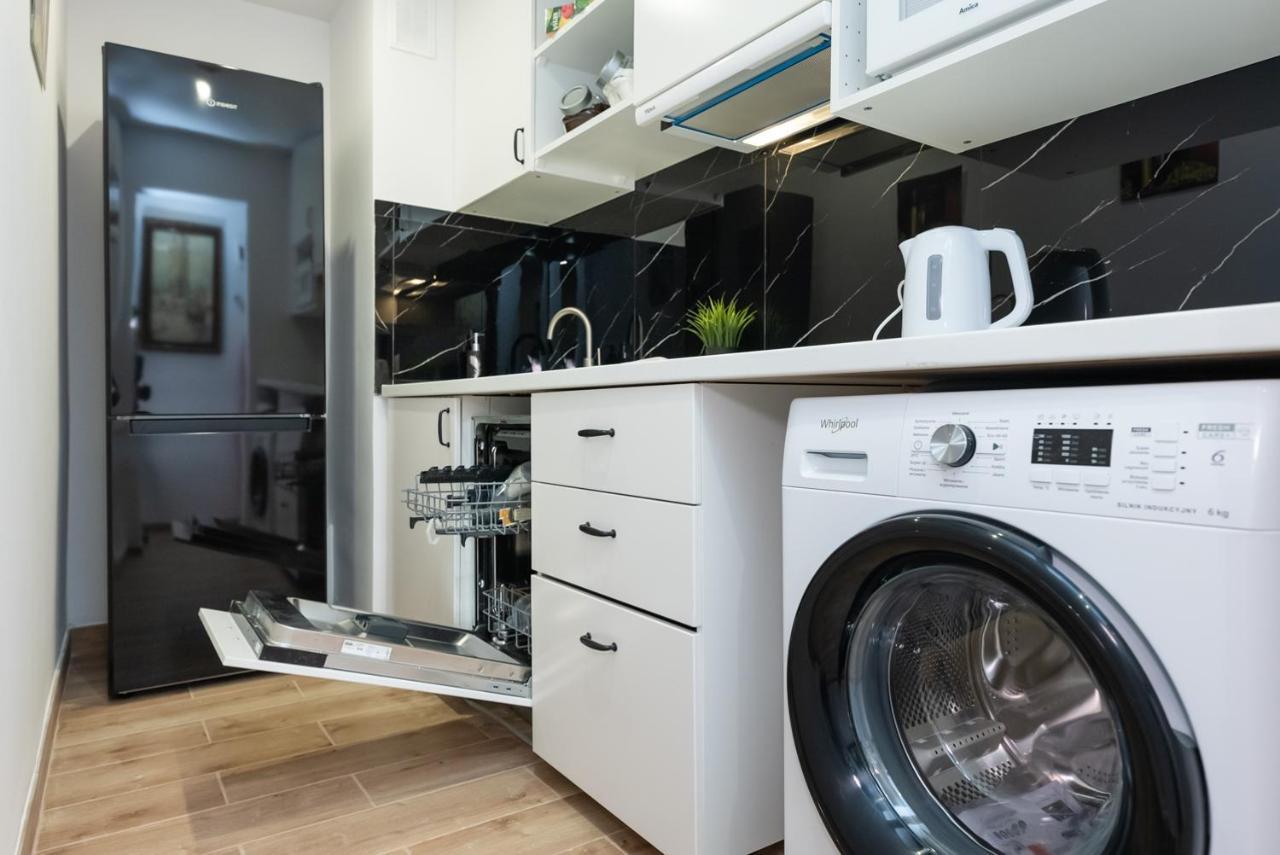 Unit Rooms Warszawa By Metro Rondo Onz Short Rent Idealne Pokoje Na Nocleg W Warszawie Esterno foto