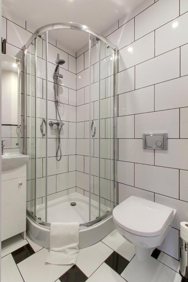 Unit Rooms Warszawa By Metro Rondo Onz Short Rent Idealne Pokoje Na Nocleg W Warszawie Esterno foto