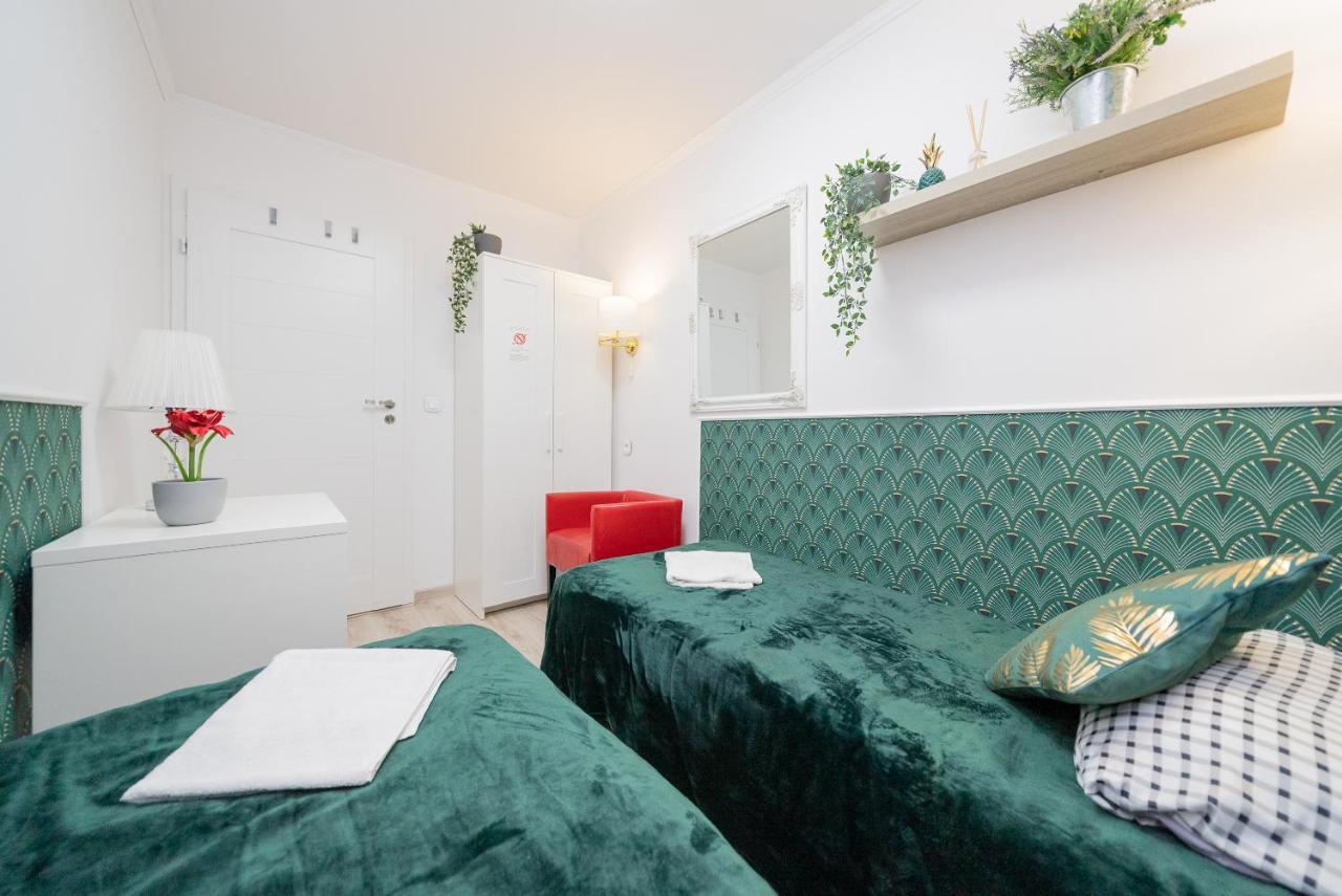 Unit Rooms Warszawa By Metro Rondo Onz Short Rent Idealne Pokoje Na Nocleg W Warszawie Esterno foto