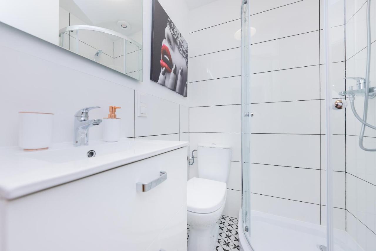 Unit Rooms Warszawa By Metro Rondo Onz Short Rent Idealne Pokoje Na Nocleg W Warszawie Esterno foto